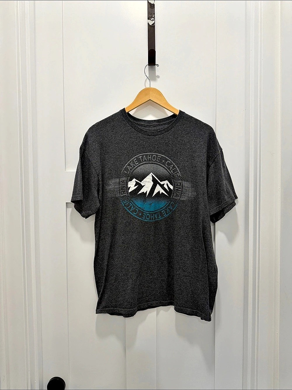 Graphic Short Sleeve Tee in Black Like New